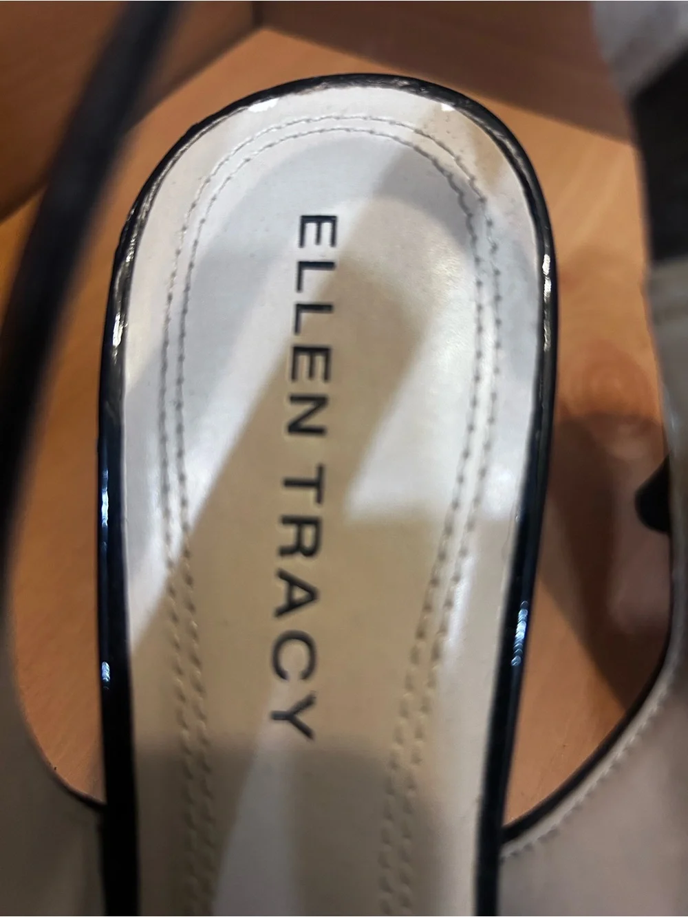 Ellen Tracy Black Patent Slingback Pointed Pumps with Stud Detail size 9